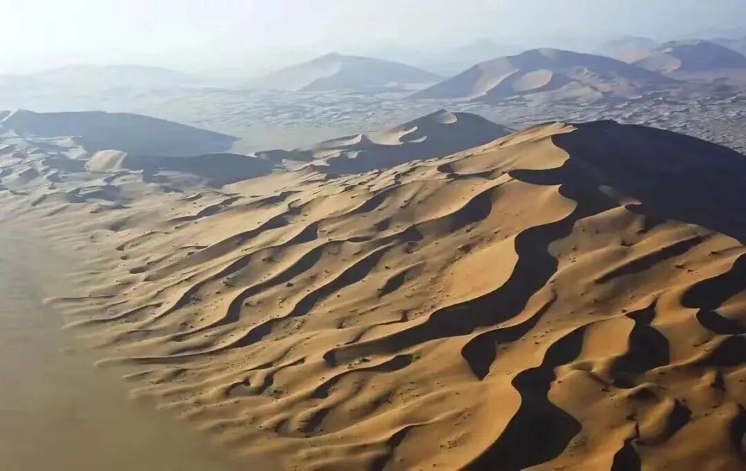 “锁边”第一大沙漠非终点！我国持续扩充，防护带最宽已达7.5km咱们国家对中