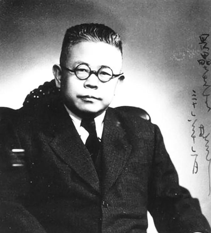 抗战胜利后，傅斯年代理北大校长。上任第一件事，就是发表声明：坚决不录用北平沦陷期