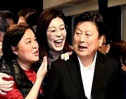 一顿饭，就把国民党里某些人的脸给打肿了。你以为傅琨萁请郑丽文吃饭，真是为了讨论什