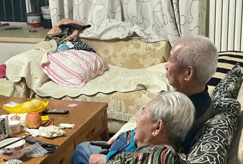 我婆婆和公公整天作妖说老了不指望我，因为她们有两个女儿，所以我坐月子时，啥都不帮