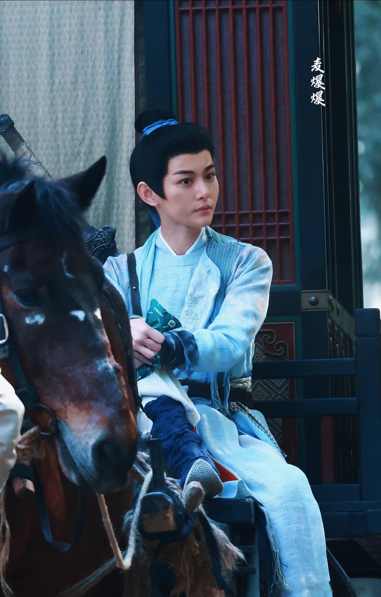 赵晴的男人扮相与女装扮相，讲真，我对金吾不禁有点想看了