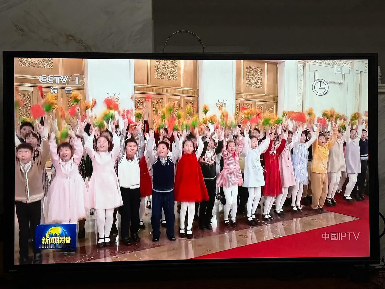 建议取消接待外宾的小学生欢迎环节，一来让学生有更多精力在学习和休息上，二来体现中