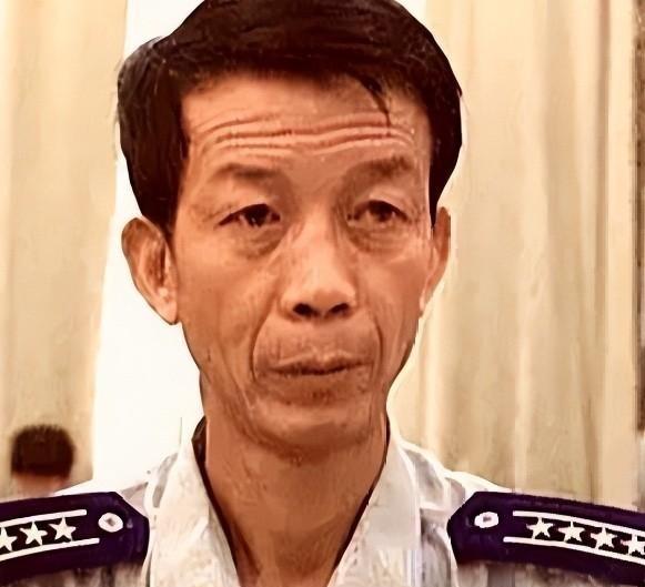 1996年，我国试飞员邹延龄出国交付飞机，当天晚宴上，一位外籍美女在他耳边轻声说