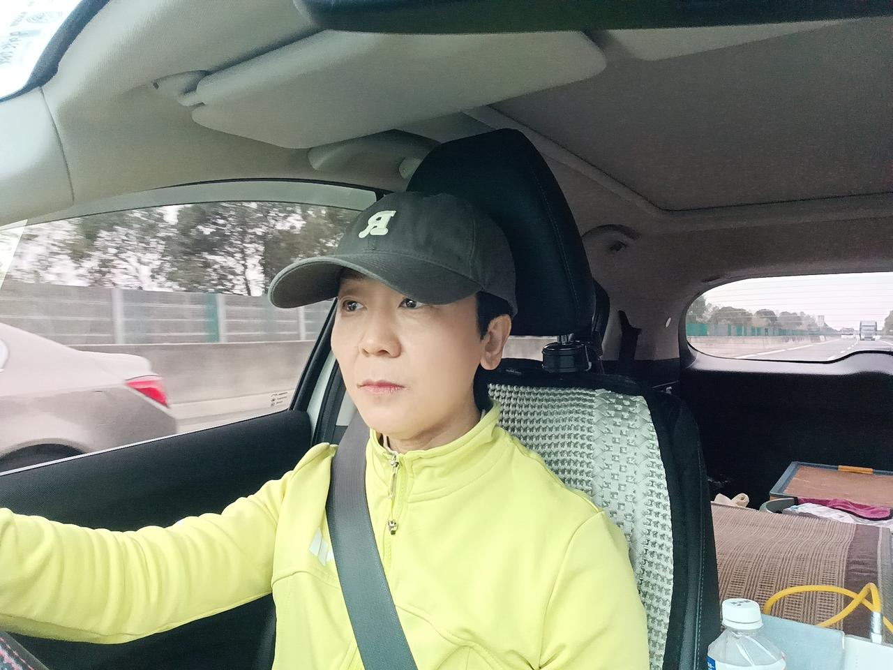 有人说自驾旅行就是穷游，我倒觉得甭管穷游富游，自己喜欢最重要！我就爱一人一车自驾