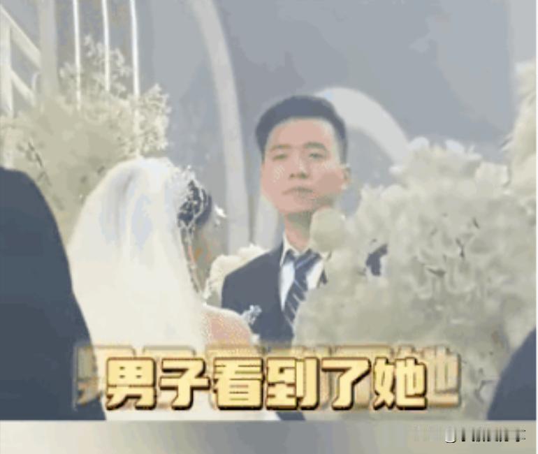 前天下午我闺蜜来我家了，我正好在客厅给孩子缝扣子，她一进来眼圈就是红的，坐那半天