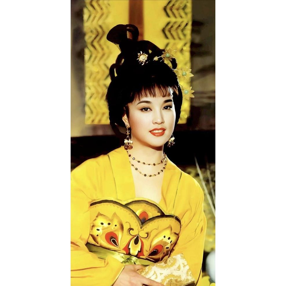 75岁的刘晓庆又接了演14岁少女的角色，这下网友可坐不住了，纷纷表示：这老太太也