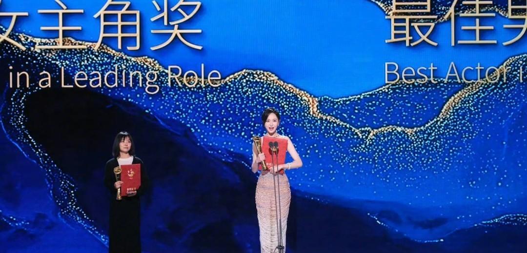唐嫣拿下第二届金熊猫奖电视剧单元最佳女主角，这是实至名归的。虽然提名的有宋佳的《