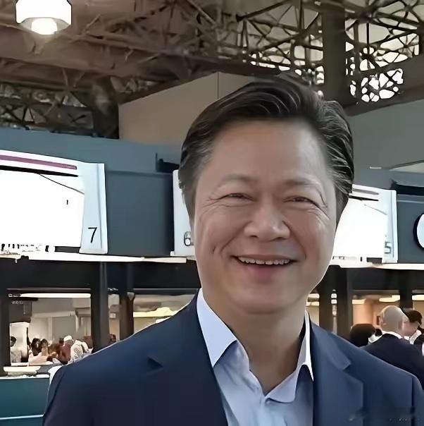 万万没想到赖岳谦估计要开心的哭了赖岳谦在台湾工作被辞退了，也失去了做主持人的机会