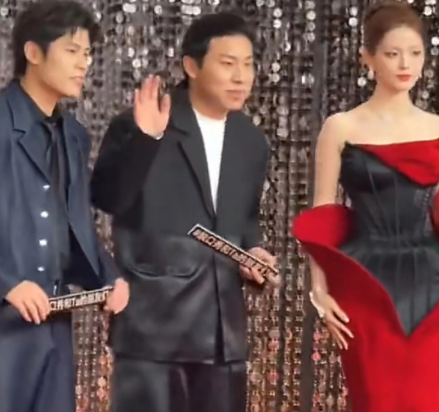 美女明星杨超越冲上了热搜这次她是真的忍不了了，从网友曝光的视频里，能看出杨超越