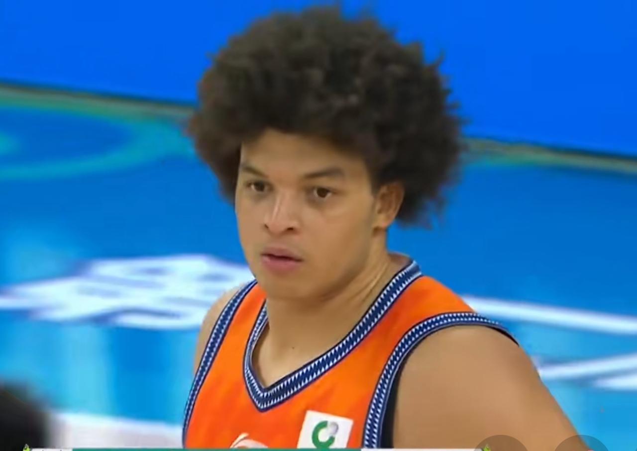 CBA俱乐部杯8进4的比赛上海113：104战胜了广东晋级四强。四节八人次的外援