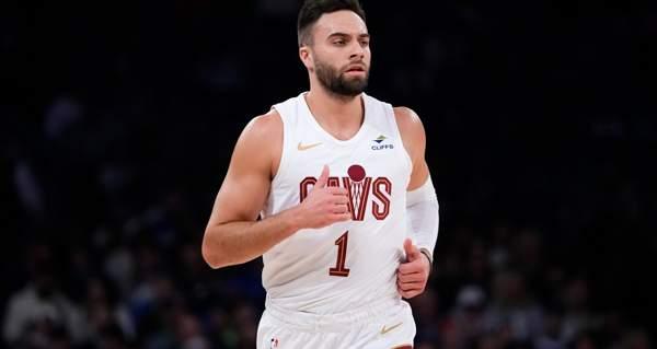 骑士锋线3D悍将斯特鲁斯即将归队斯特鲁斯是在去年8月份接受左脚骨折手术，原计