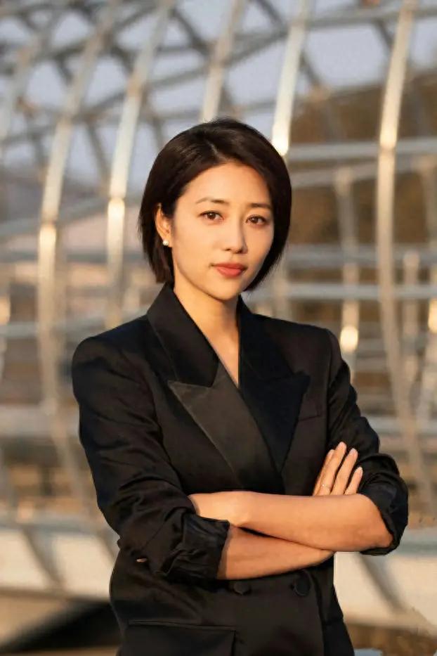 张龄心把北电院长扈强吊了20年不结婚，她18岁考入北电表演系，班主任叫扈强。俩人