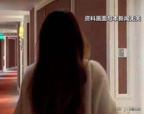 福建平潭，一女子跟男友整租了一套民宿，入住后女子就裸着身体走来走去，当时走到客厅