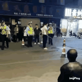 这个尿尿的男子抓到了吗[捂脸哭]