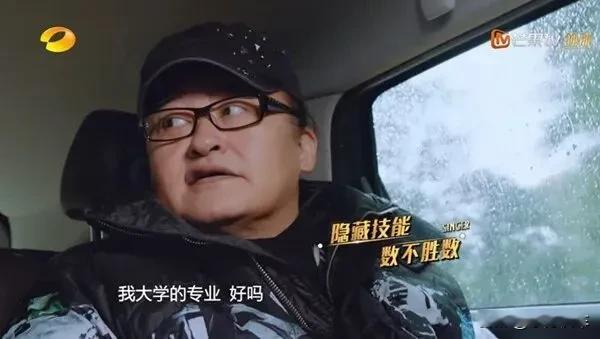 很少见到刘欢黑脸。印象中的刘欢一直是很有修养，温和平静，难得见到他生气的样子。这段画面出自2019年