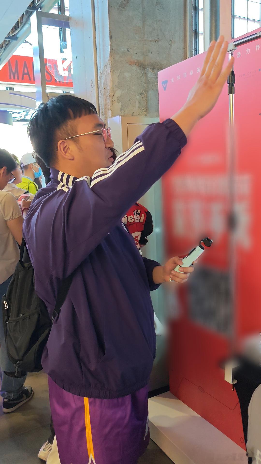 瓦手这招也太狠了瓦手奶妈现场诱捕瓦学弟就问谁能拒绝奶妈的组队邀请​​​