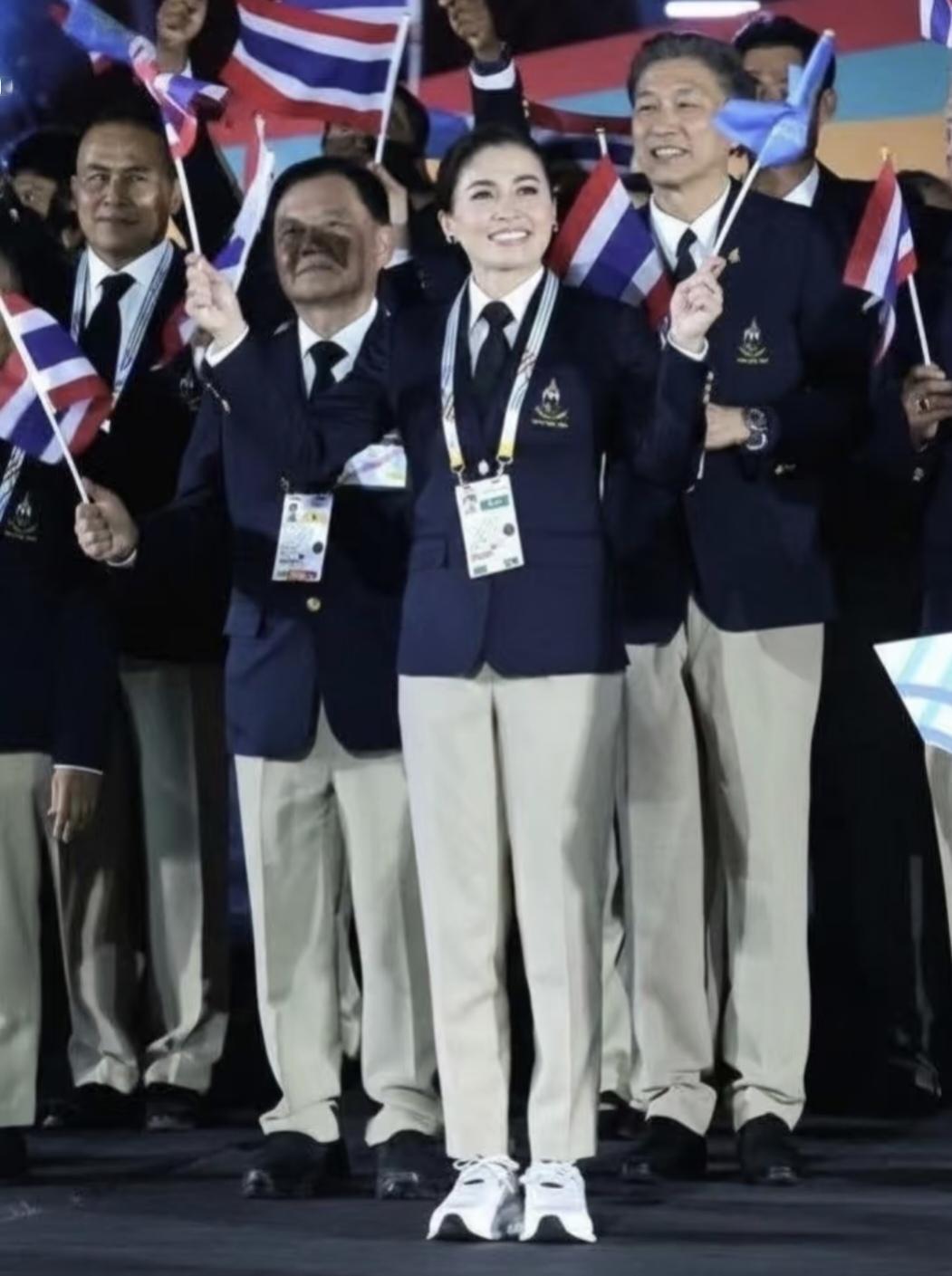 苏提达王后颜值真抗打！东南亚运动会开幕式一亮相，更是震惊所有人。肤色白皙，身材苗