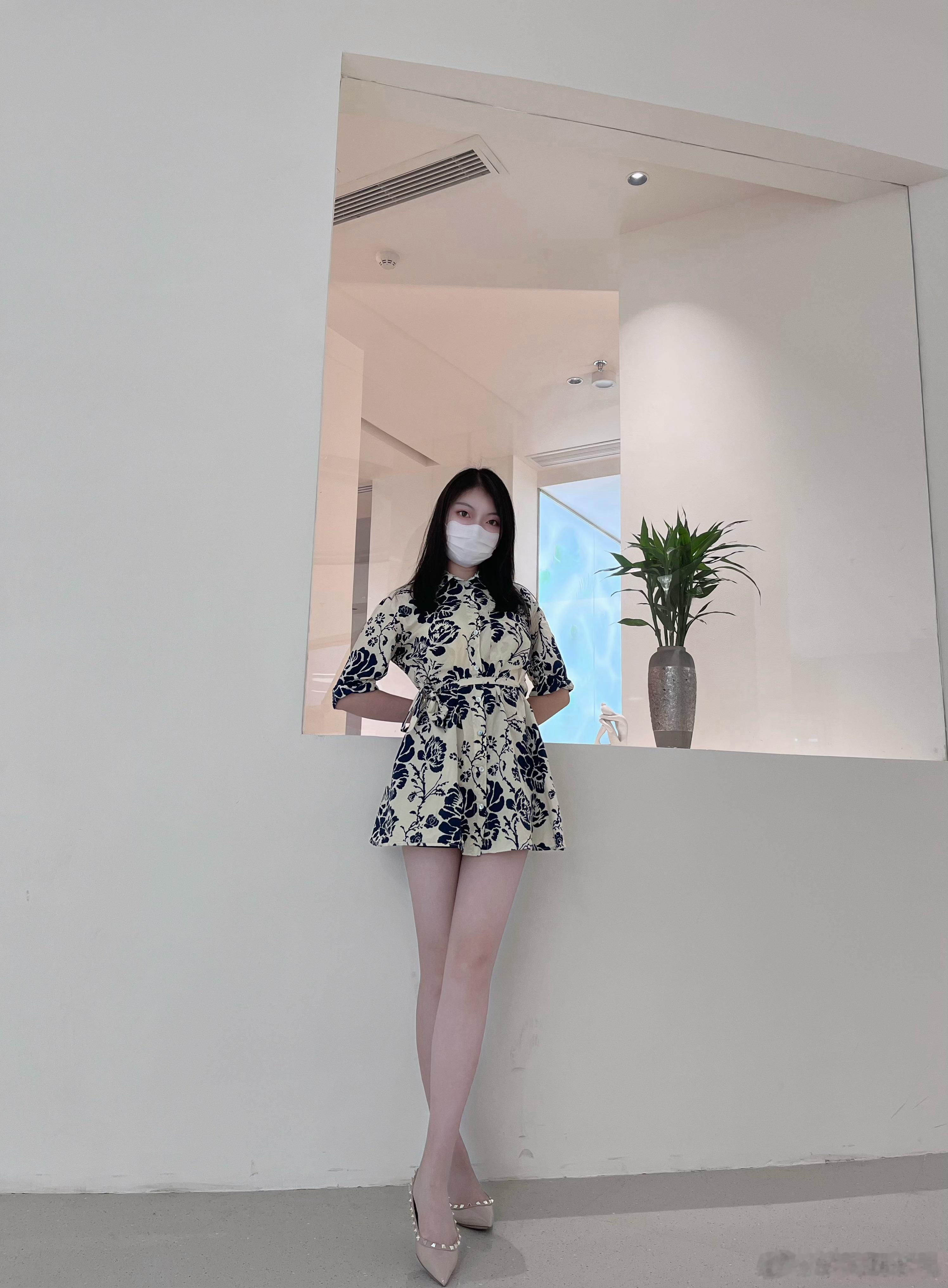 周末愉快～周末愉快穿搭大长腿丝袜​​​