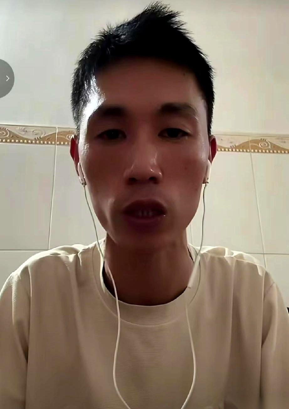 “别乱猜了，真没人拿我当长工使唤。”李鑫对着直播镜头，几句没掺水的大实话，直接