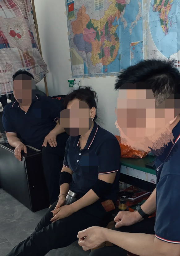 我们厂里这个女员工，是湖南人，老公在家里，她自己出来打工，真的会赚钱，厂里工资她