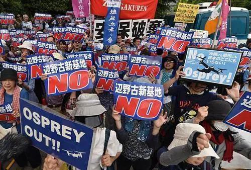 日本大批民众连续数天抗议政府提高军费挑衅中国据日本共同社3月18日消息，东京