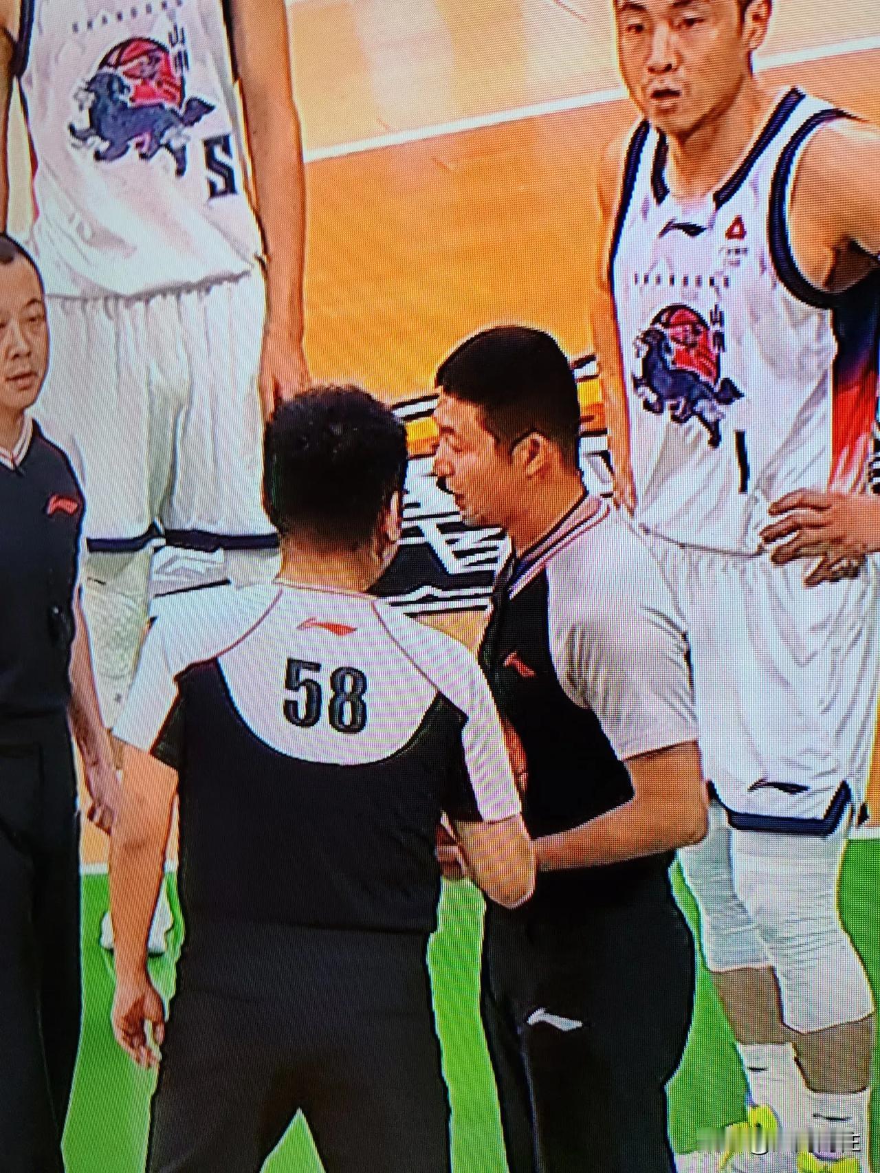 CBA常规赛20轮过后，广厦双杀青岛继续领跑排行榜，有两支球队也非常亮眼，就是深