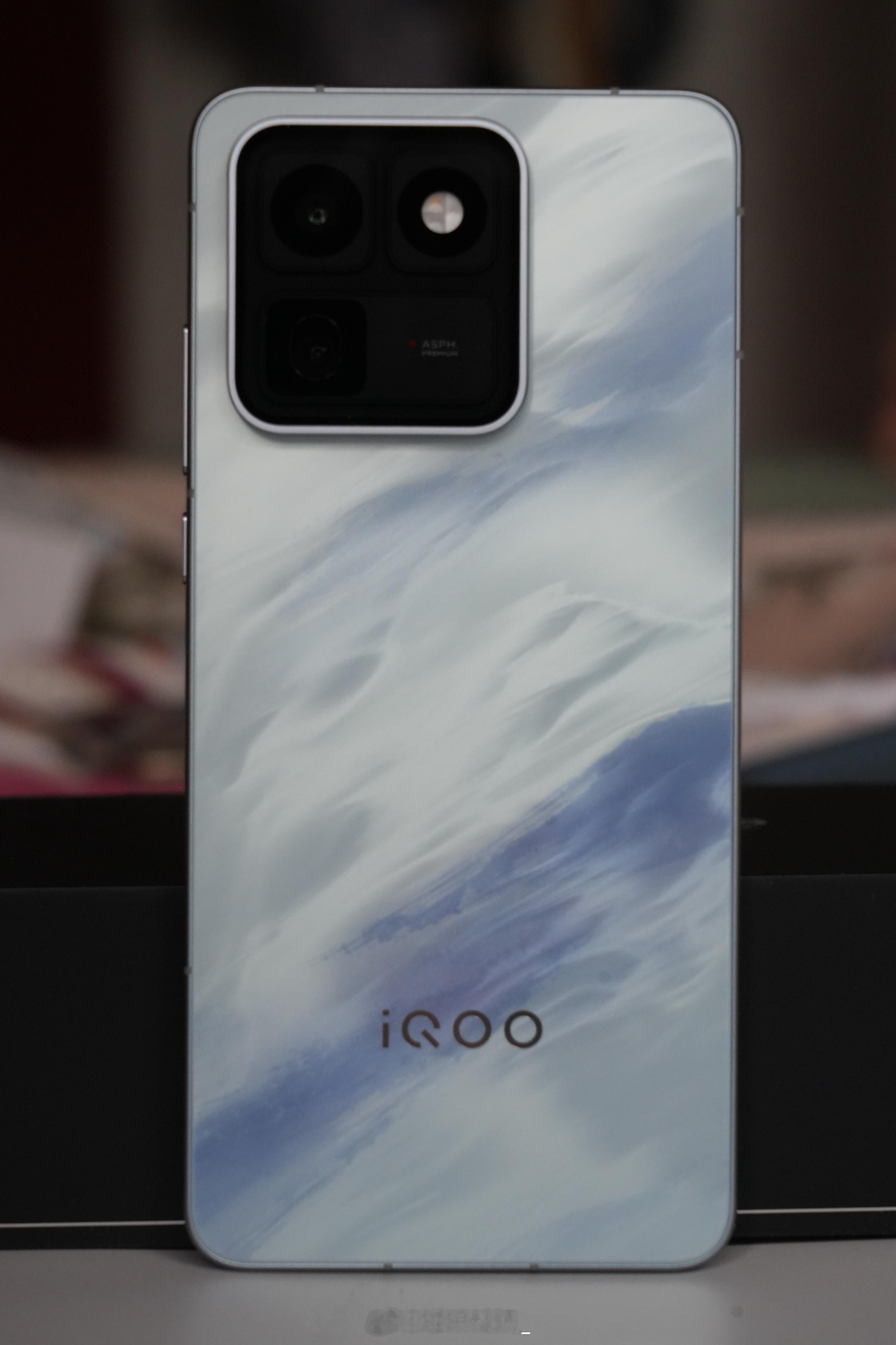 iQOO15T游戏模式细节太贴心一键屏蔽通知，杜绝弹窗打断对局；搭配直驱供电，