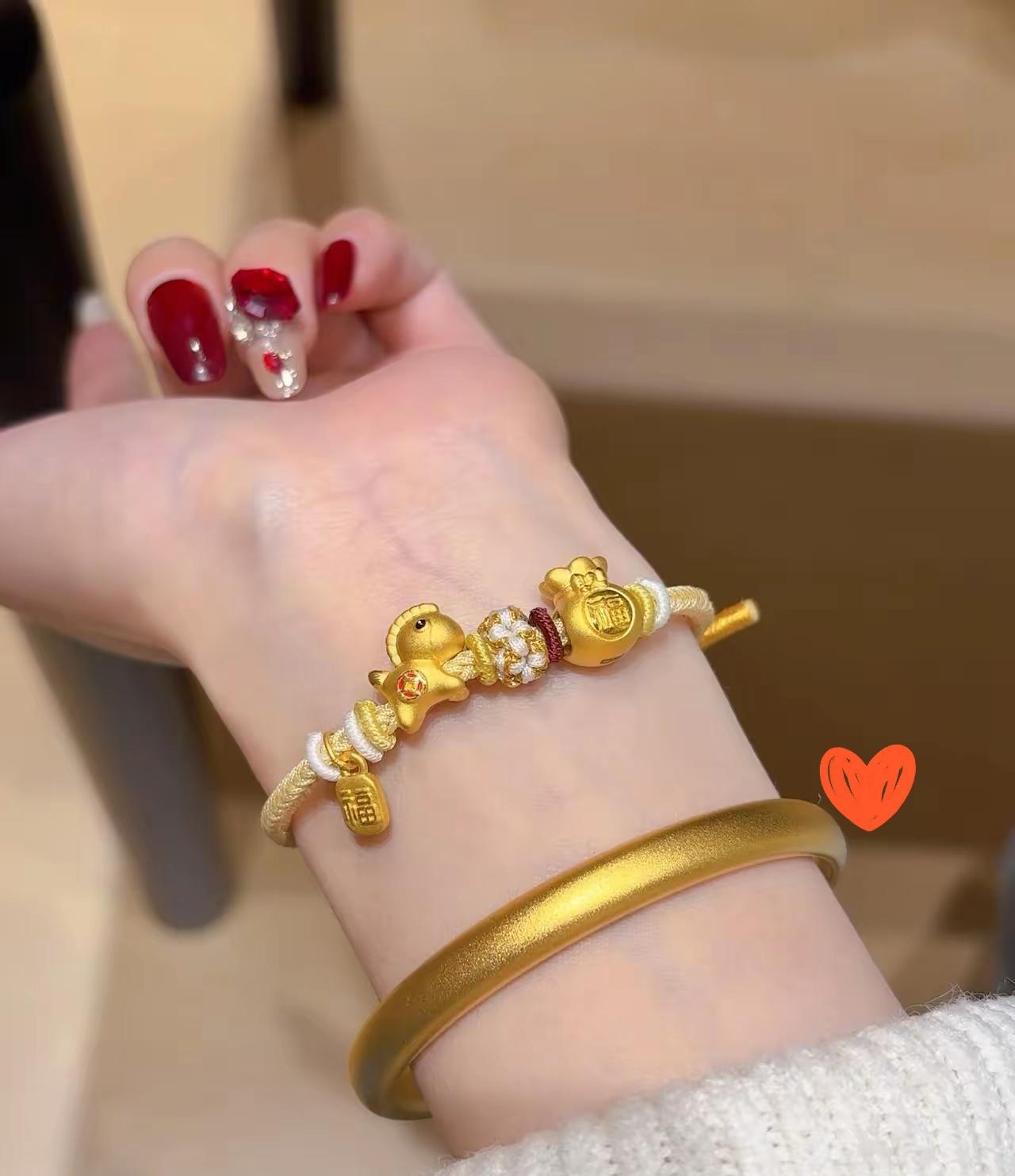 这两天卖黄金的要悔的睡不着觉了，不是因为金价涨到了1143元每克，而是从1月