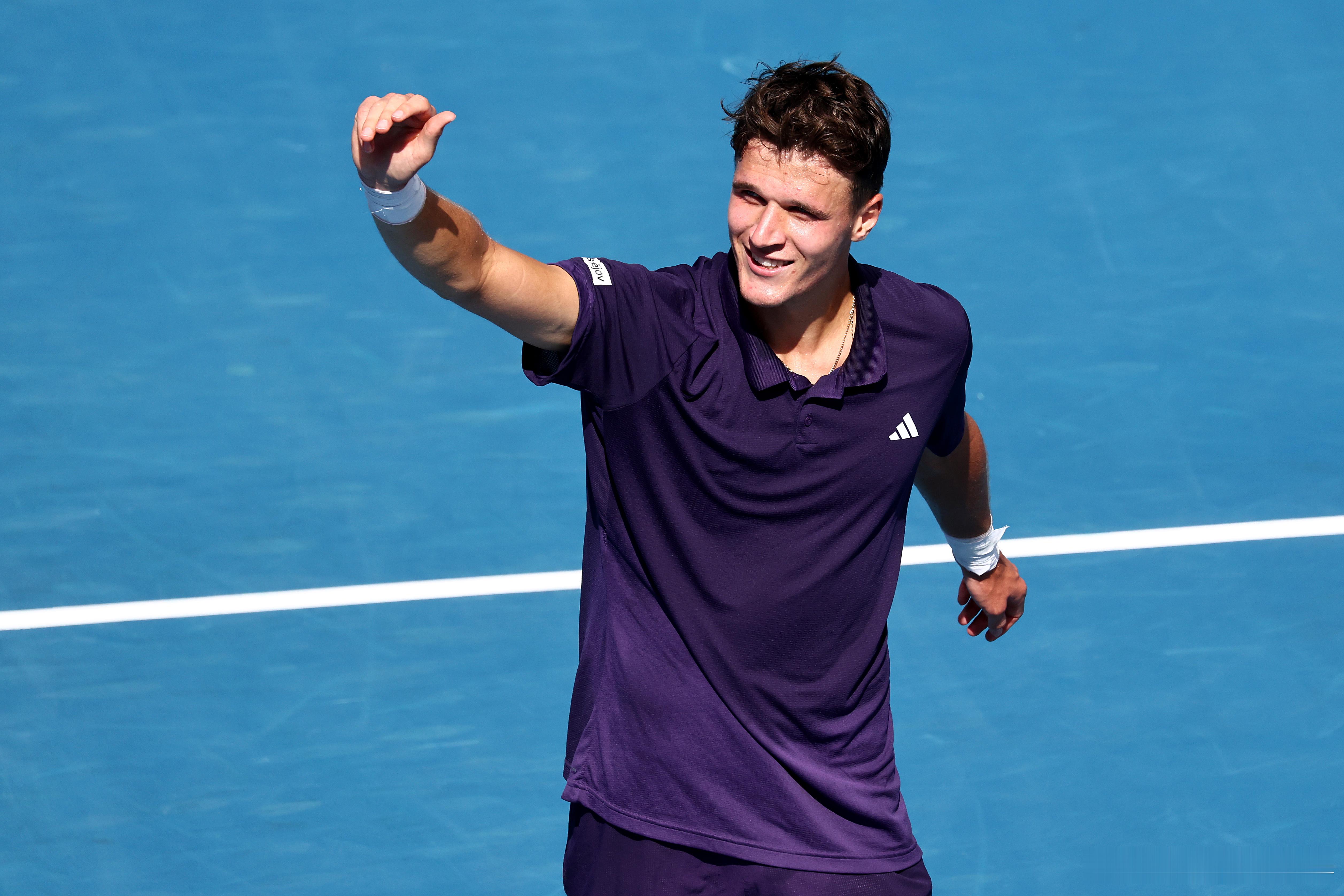 两项ATP250赛事周五结束了半决赛争夺，赛果如下👇⭕️阿德莱德网球国际赛