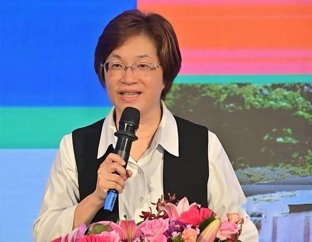 郑丽文今接受专访透露两点信息很重要，一是徐欣莹与陈见贤至今未见面；二是王惠美未能