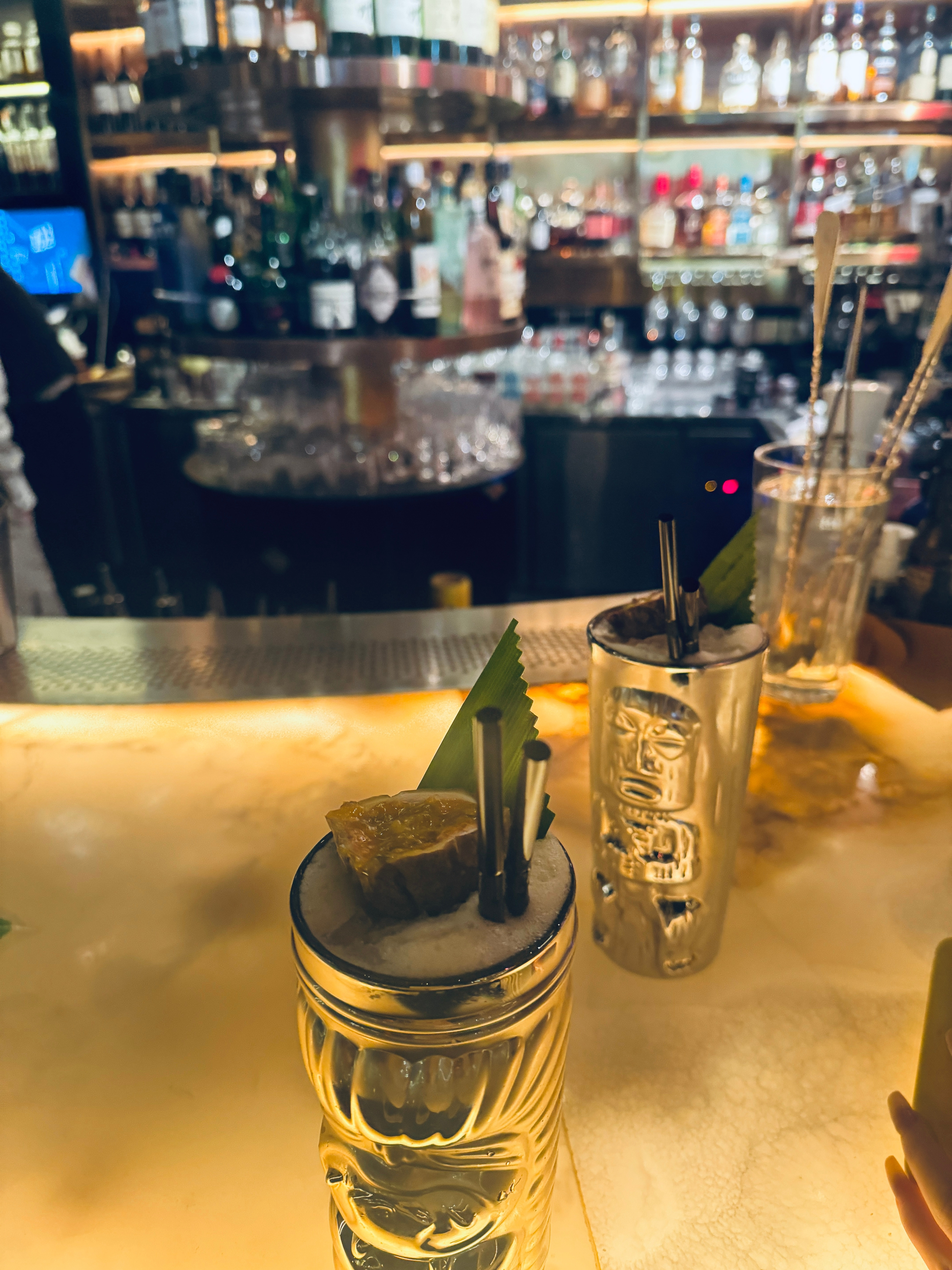 有没有昆明的朋友我喝不完了团了两杯酒剩下两个半杯转让​​​