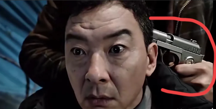 《以法之名》直到他被人用枪指着，才明白，剧中最精明的人原来是监狱里的万海！