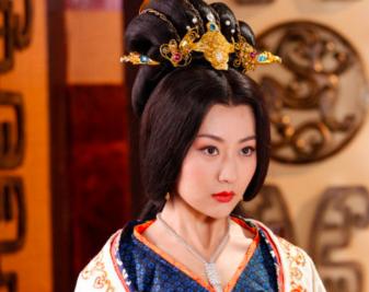 396年，东晋皇帝司马曜喝高了，就对身旁的张贵人说：“你年近三十，美色大不如前，