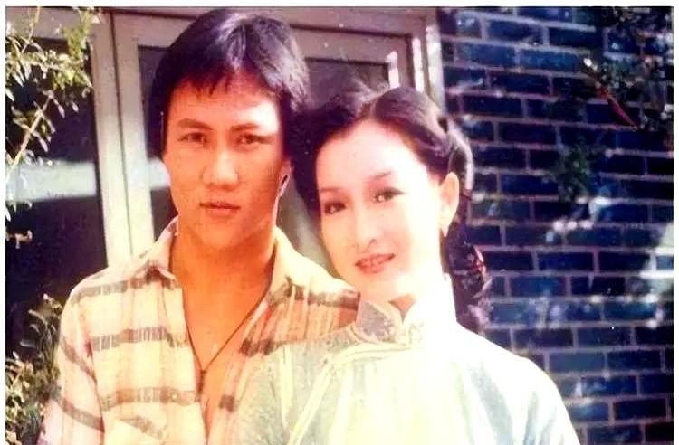 “黄元申+李一桐”同框，老经典撞上新流量，一秒点燃热搜。老剧粉忙着考古，新剧粉