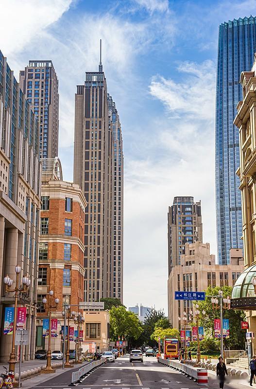 天津楼市：天津楼市现在跌势放缓，并不是市场一下子走强了，很大原因是前面几年跌