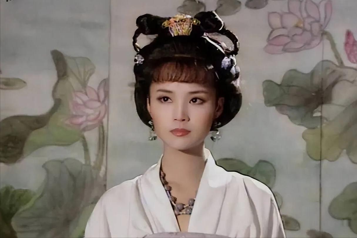 李隆基登基当晚，不召众妃，独将上官婉儿锁入密室一整晚，她嘴角渗血走出，无人知晓密