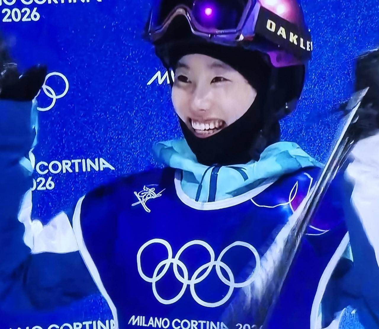 安全第一，女子U型场地决赛因大雪+大风延期进行。受持续大雪与大风影响，2026