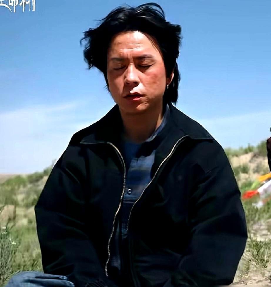 同一颗子弹，杀了两个人，中间隔了十七年。多杰的颅骨里，那颗子弹还在。法医把