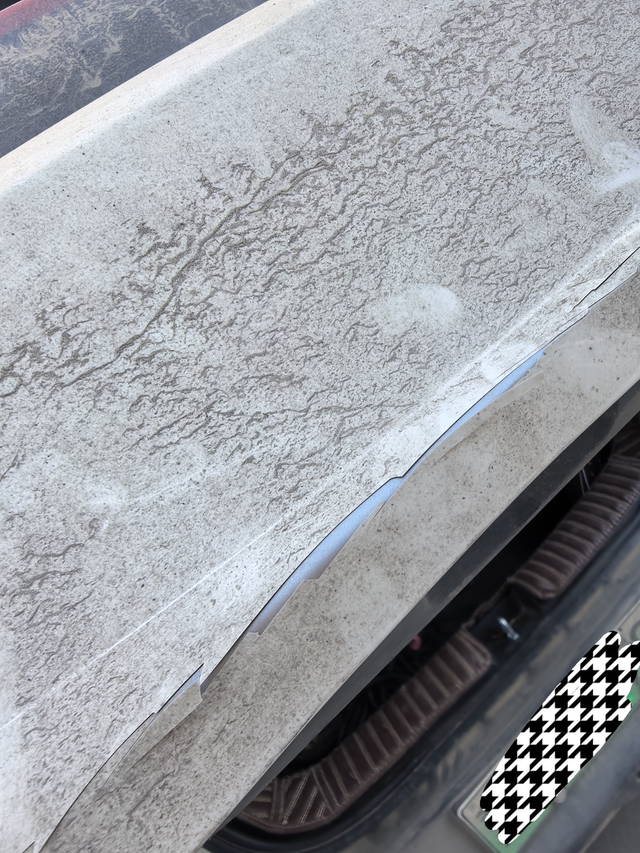 比亚迪海鸥油漆大神给看看是不是质量问题比亚迪海鸥被小追尾后发现油漆一片一片的脱