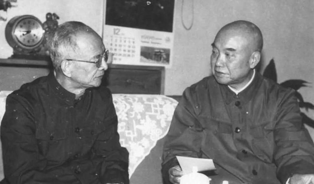 1969年冬，农垦部副部长萧克上将的住处寒意逼人，他跑步取暖无果后，只得另想他法