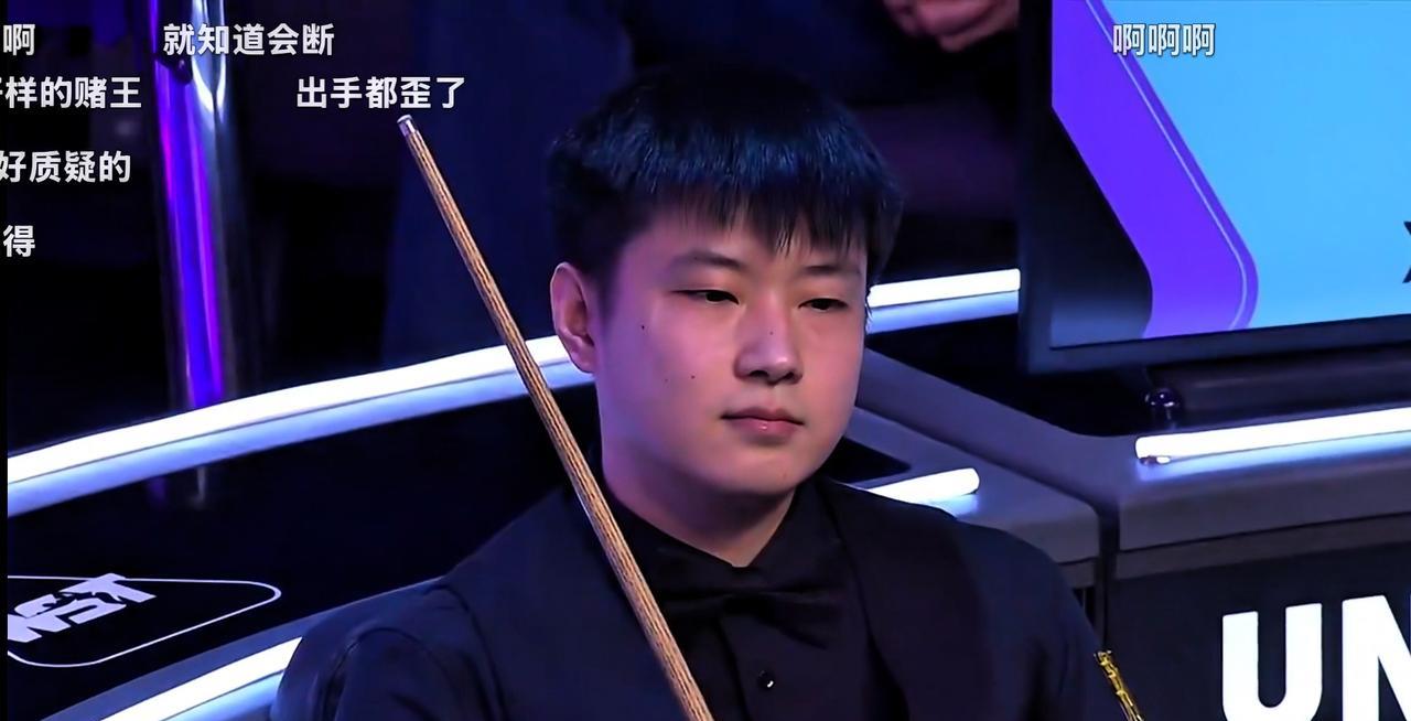 死里逃生！赵心童4:3险胜胡吉尔，晋级英国公开赛64强。今天他的球运不顺，白球多