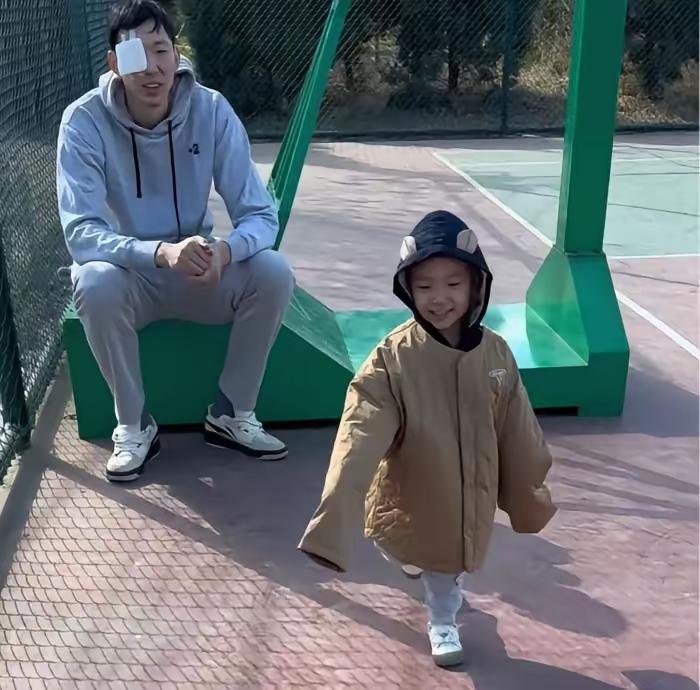 篮球界这位“早熟担当”周琦可太有料啦！不到30岁的年纪，别人还在单身派对上尽