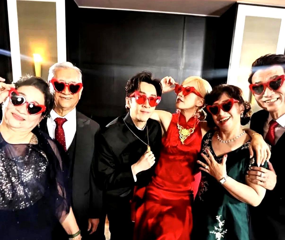 婚礼上，婆婆穿得比新娘还“贵”，这根本不是庆祝，而是宣战。别管陈汉典Lulu这