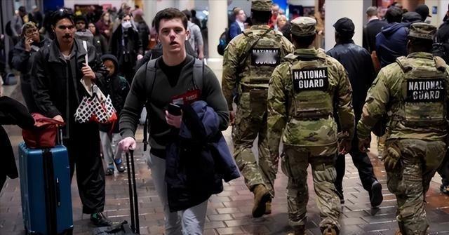 一声枪响，三个政策，特朗普把美国大门“焊死了”。2025年11月2