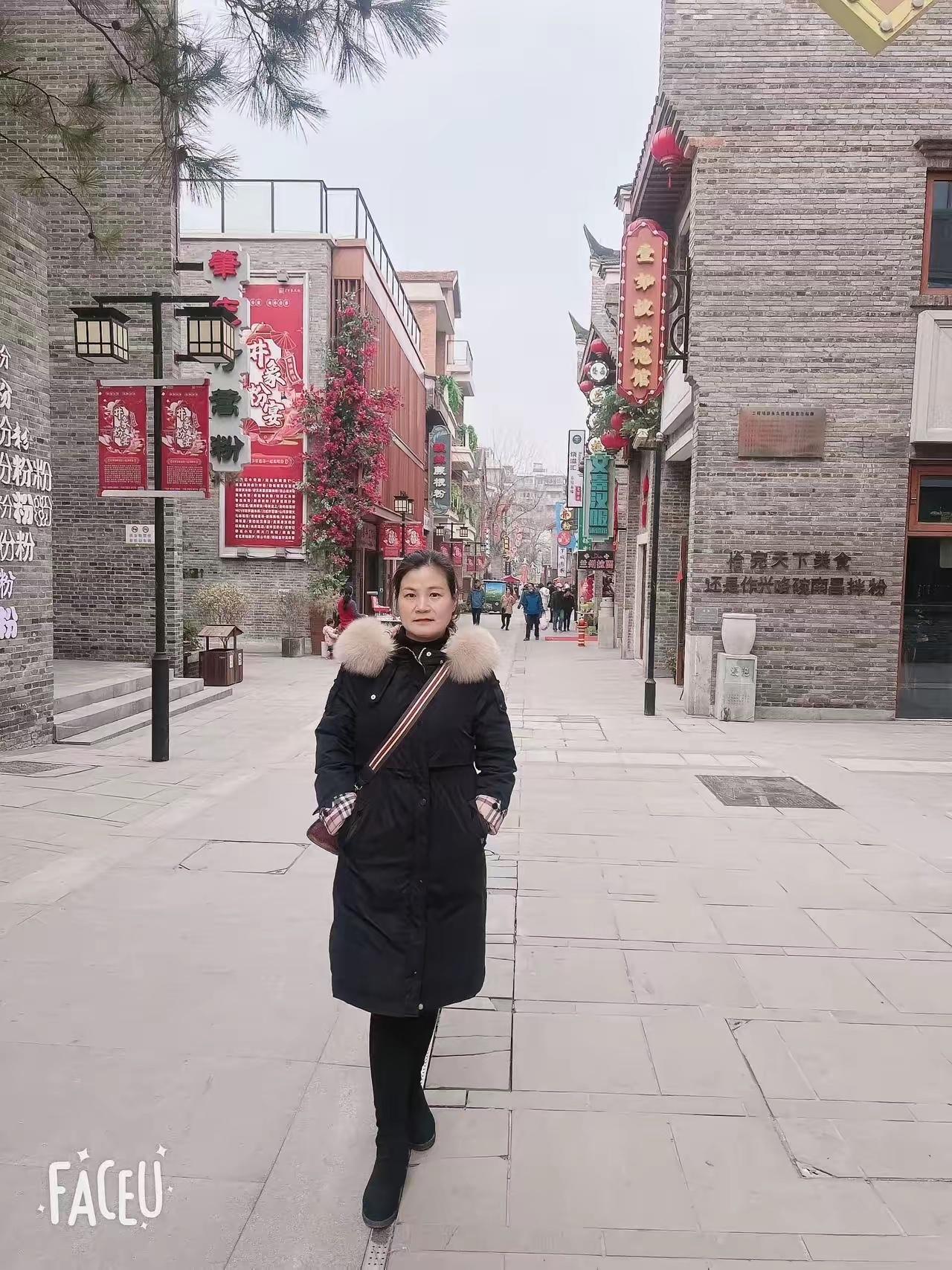 70后这辈子真挺逗的，买完房子，房子降价了；买完车子，车不值钱了；把孩子供完大学