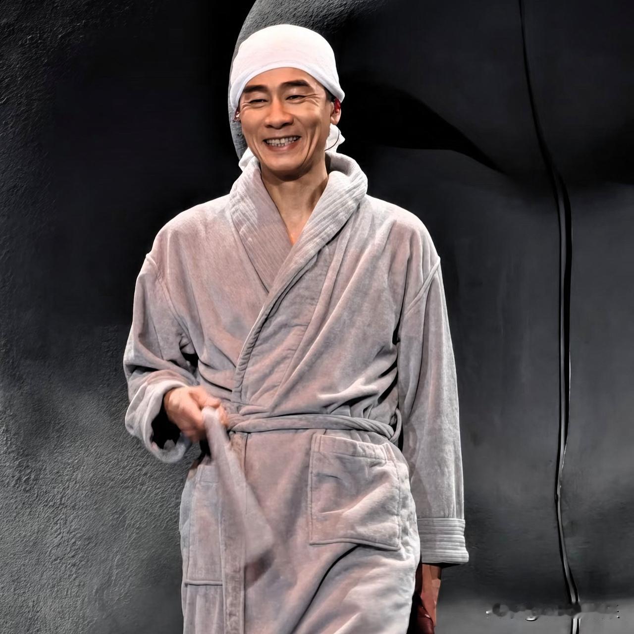 谁能想到又酷又拽的大湾仔陈小春私下里却是个东北菜爱好者！沈阳演唱会