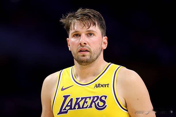 NBA情报局10月13日讯别再拿进攻无敌来给东契奇的防守兜底。湖人想要冲击总