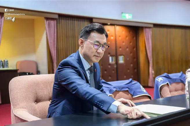 江启⾂今率代表团前往欧洲，朝野蓝绿委员杨琼璎、陈秀宝、林忆君参与。除将出席故宫博