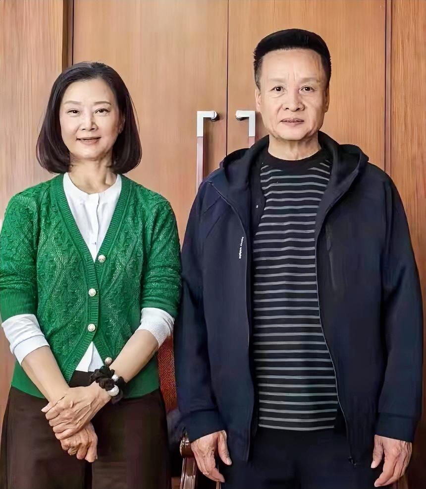 我滴个天呐！万万没想到啊！现实中的女神老成这样了，这谁还认得出来？美人迟暮，岁月