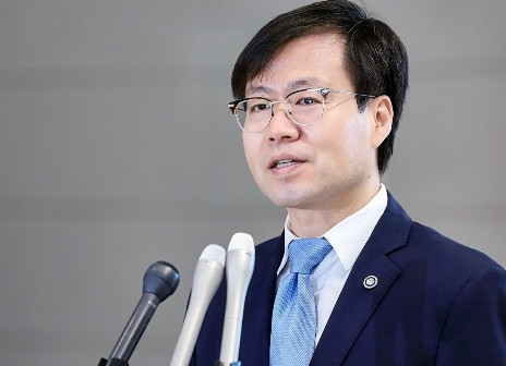 韩国绝不低头当地时间6月22日，韩国贸易代表出访美国，他们在仁川机场接受采访时